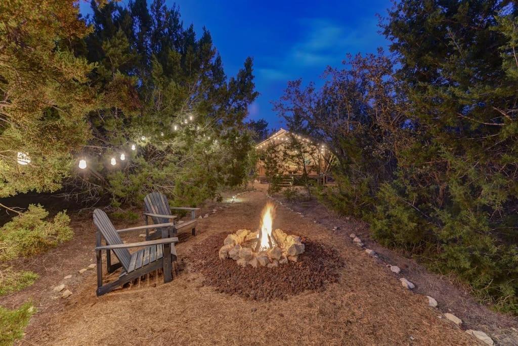 ホテル 12 Fires Luxury Glamping With Heating #5 ジョンソンシティ エクステリア 写真