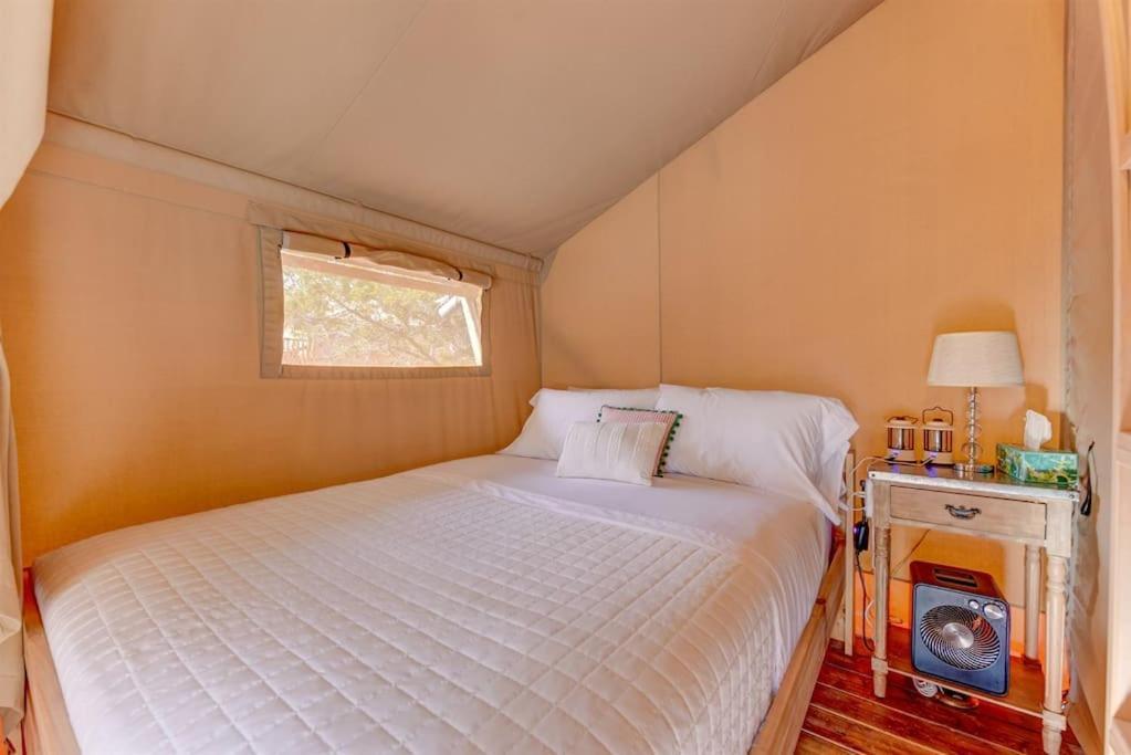ホテル 12 Fires Luxury Glamping With Heating #5 ジョンソンシティ エクステリア 写真