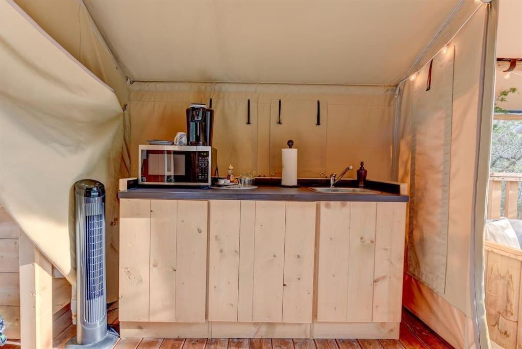 ホテル 12 Fires Luxury Glamping With Heating #5 ジョンソンシティ エクステリア 写真
