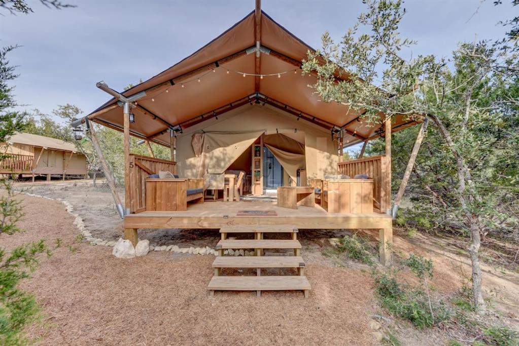 ホテル 12 Fires Luxury Glamping With Heating #5 ジョンソンシティ エクステリア 写真