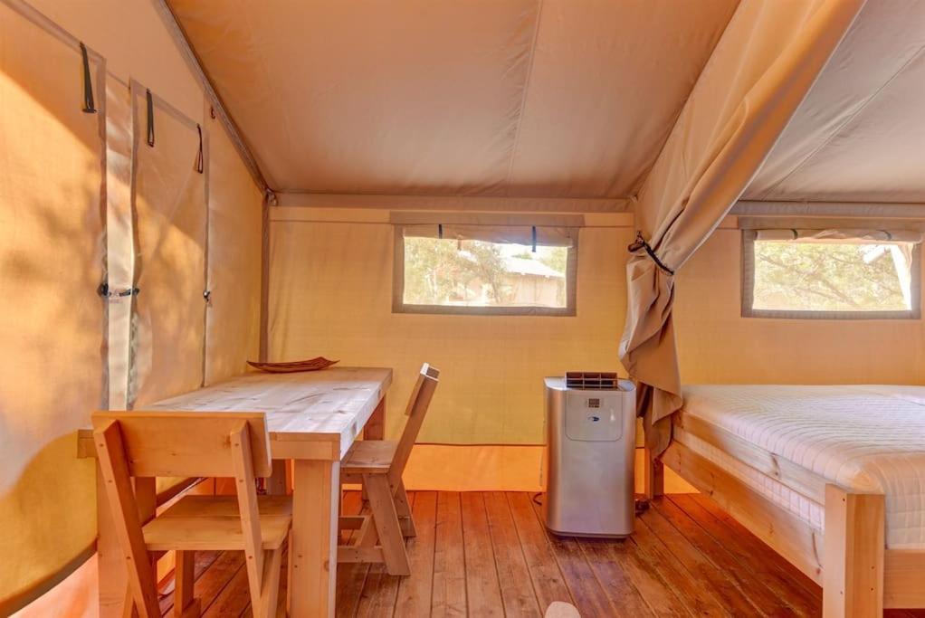 ホテル 12 Fires Luxury Glamping With Heating #5 ジョンソンシティ エクステリア 写真