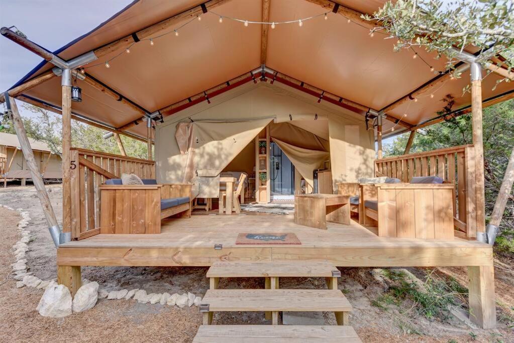 ホテル 12 Fires Luxury Glamping With Heating #5 ジョンソンシティ エクステリア 写真
